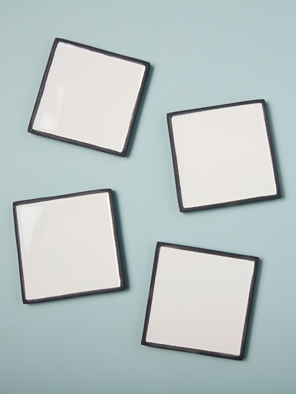 4 croki coasters black white