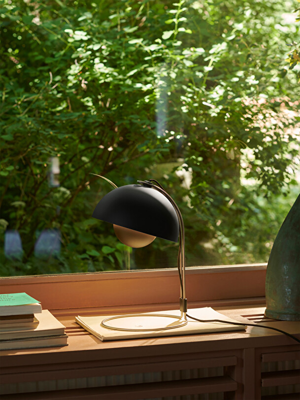 table lamp flowerpot black mat vp4 black