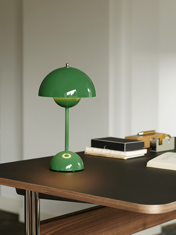 nomad lamp vp9 bright green vert vif